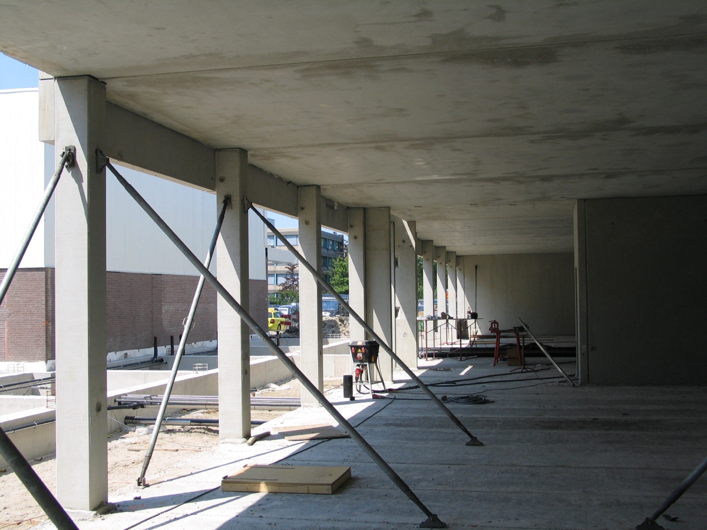 Betonnen vloeren, wanden en kolommen vormen samen de betonconstructie