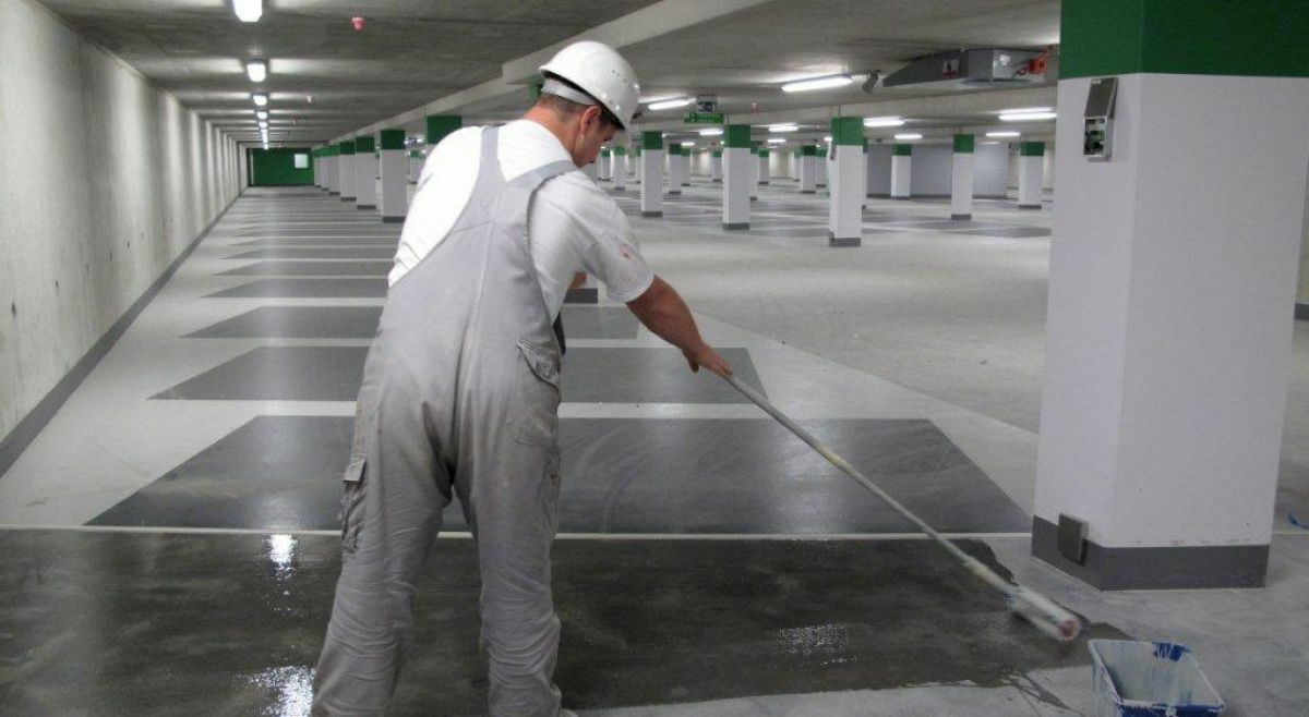 Aanbrengen van een coating op een betonvloer Aanbrengen van een coating op een betonvloer
